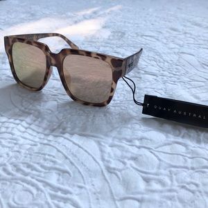 New W/ Tags Quay “On The Prowl” Sunglasses